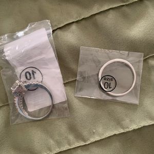 2 costume Jewelry Rings